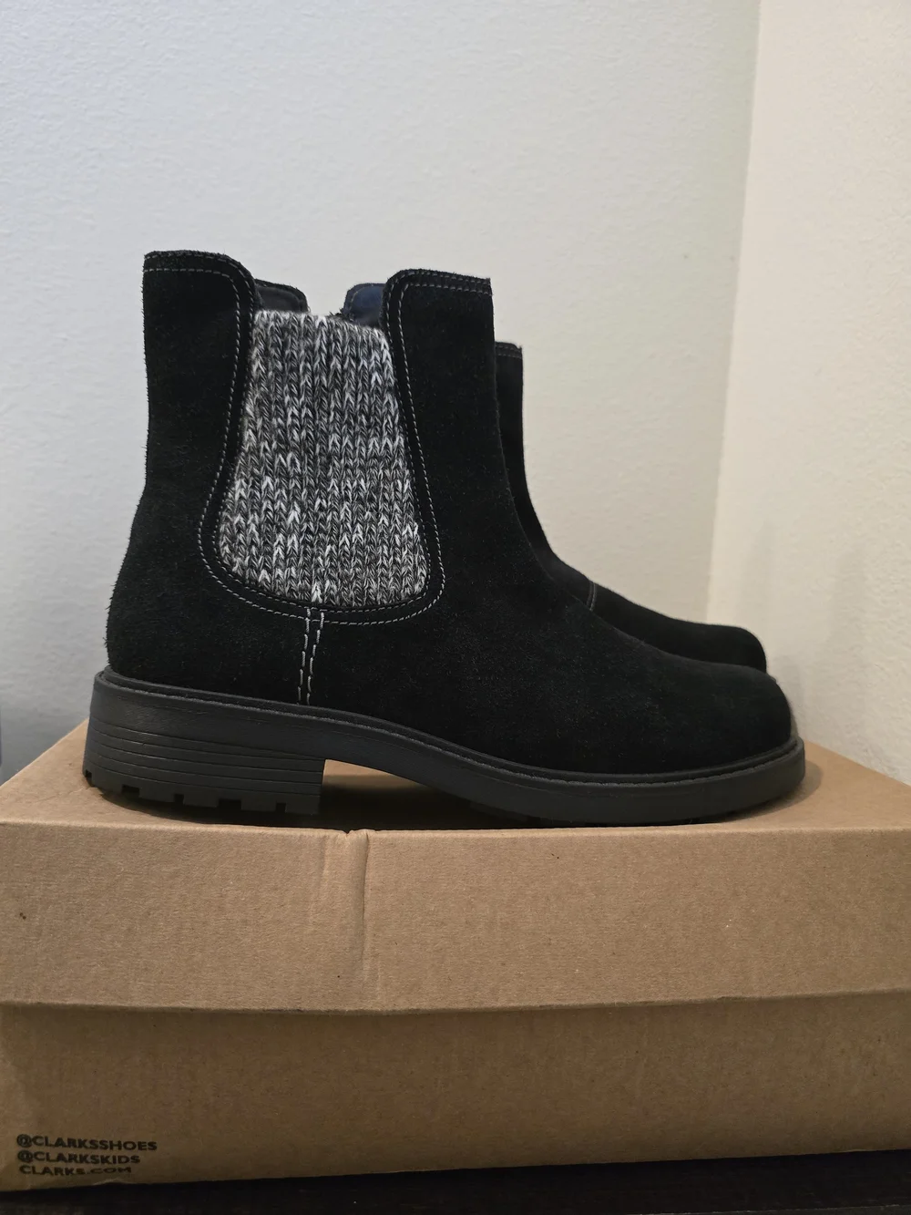Clarks Opal Sky Women's Black Suede Chelsea Ankle Boots Gray Knit Panel Size 9